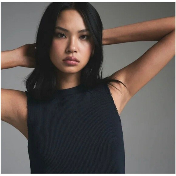 SKIMS Heavy Waffle Cropped Neck Crew Tank – Navy - Picture 3 of 7